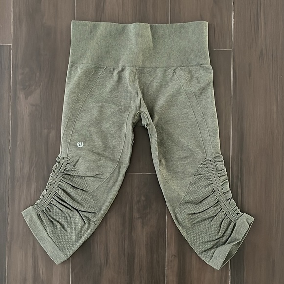 Lululemon In The Flow Crop II Heathered Fatigue Green - Picture 3 of 5